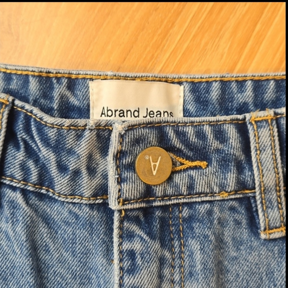 Abrand "Carrie" Jean Shorts - Picture 9 of 9